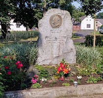 Pomník Jana Husa na návsi - 600.let od jeho úmrtí
