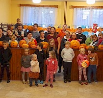 Haloweenské dlabání dýní s lampionovým průvodem