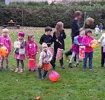 Haloweenské dlabání dýní s lampionovým průvodem