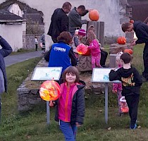 Haloweenské dlabání dýní s lampionovým průvodem