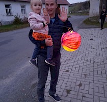 Haloweenské dlabání dýní s lampionovým průvodem