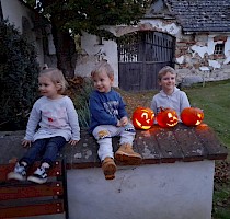 Haloweenské dlabání dýní s lampionovým průvodem